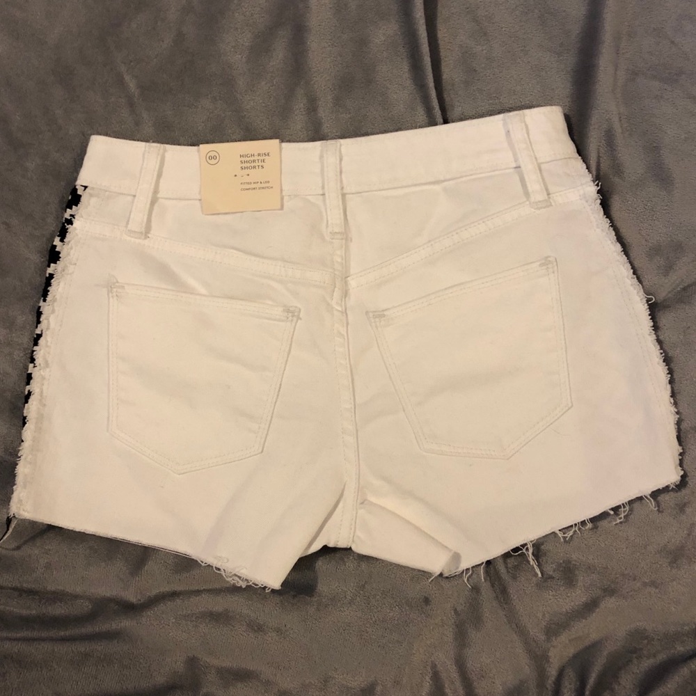 💥NEW White HighRise Short Shorts fun side design - Picture 5 of 5